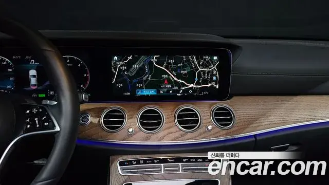Mercedes-Benz E-Class 2023 — Фото 13/20