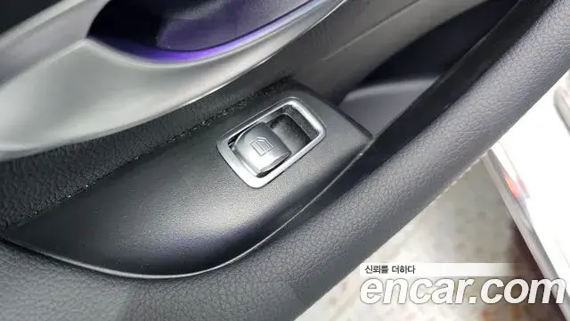 Mercedes-Benz E-Class 2023 — Photo 21/28