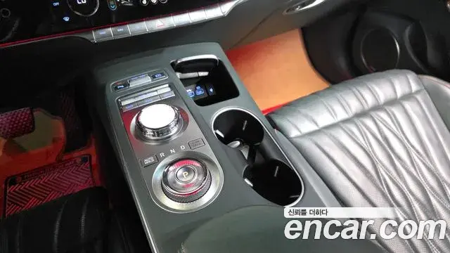 Genesis GV70 2021 — ფოტო 34/38