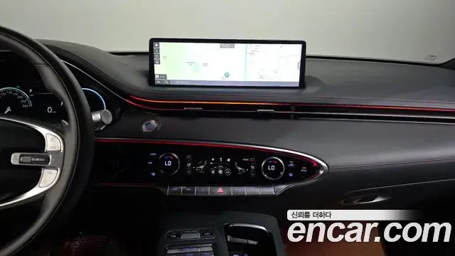 Genesis GV70 2021 — ფოტო 16/38