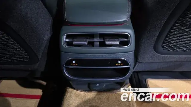Genesis GV70 2021 — ფოტო 10/38