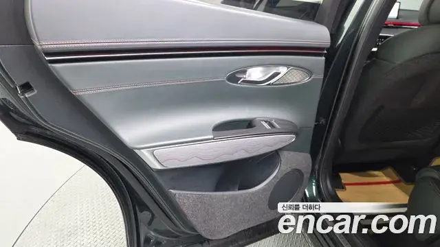 Genesis GV70 2021 — ფოტო 25/38