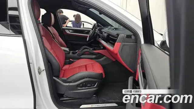 Porsche Cayenne 2023 — Фото 11/20