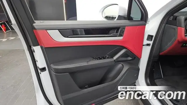 Porsche Cayenne 2023 — Şəkil 17/30