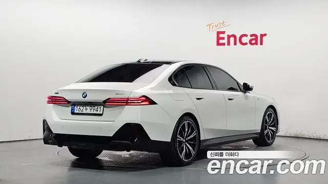 BMW 5 Series 2025 — ფოტო 33/34