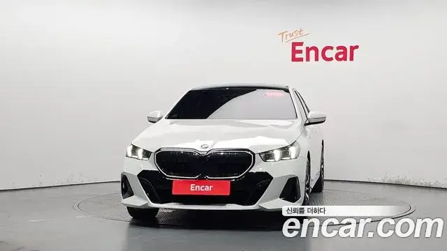 BMW 5 Series 2025 — ფოტო 32/34