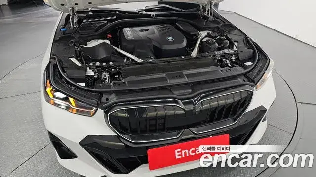 BMW 5 Series 2025 — ფოტო 22/34