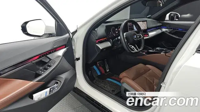 BMW 5 Series 2025 — ფოტო 31/34