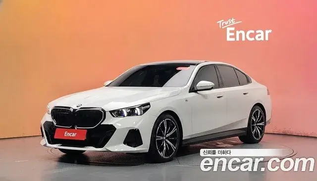 BMW 5 Series 2025 — ფოტო 26/34