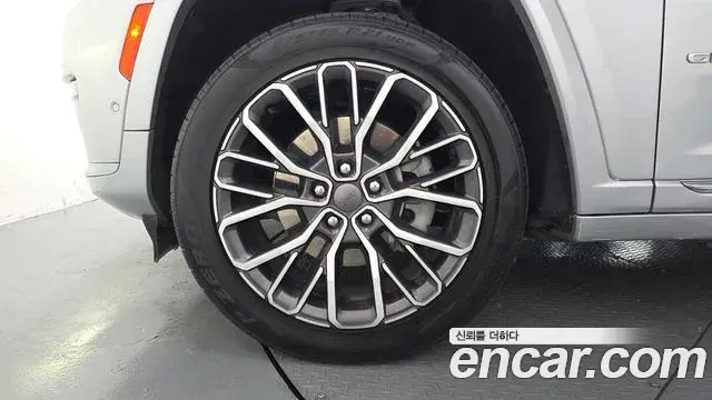 Jeep Grand Cherokee 2021 — Photo 3/20
