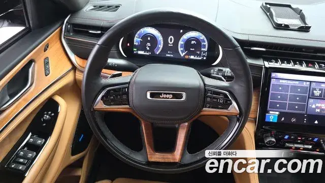 Jeep Grand Cherokee 2021 — Photo 19/20