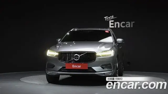 Volvo XC60 2019 — ფოტო 22/37