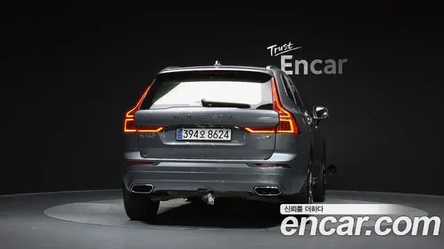 Volvo XC60 2019 — ფოტო 33/37