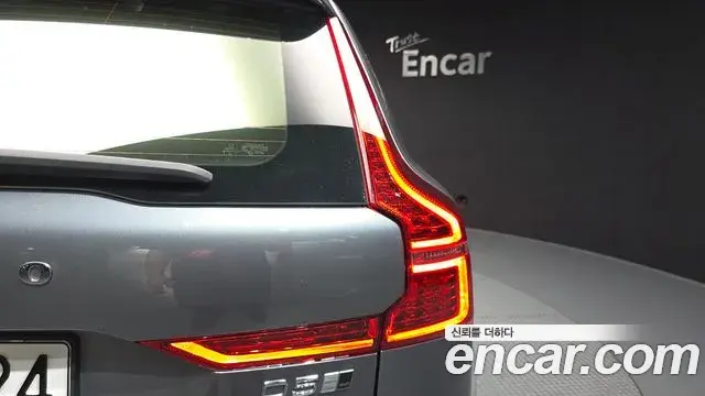 Volvo XC60 2019 — ფოტო 3/37