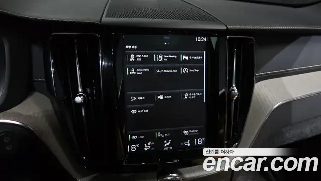 Volvo XC60 2019 — ფოტო 30/37
