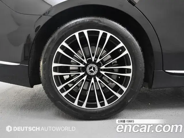 Mercedes-Benz S-Class 2024 — Photo 1/19