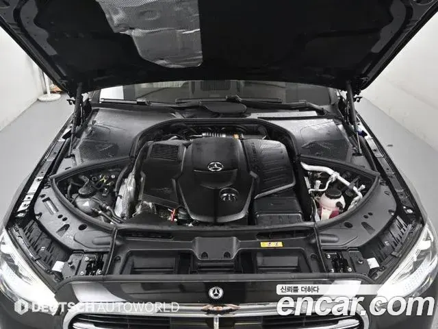 Mercedes-Benz S-Class 2024 — Photo 17/19