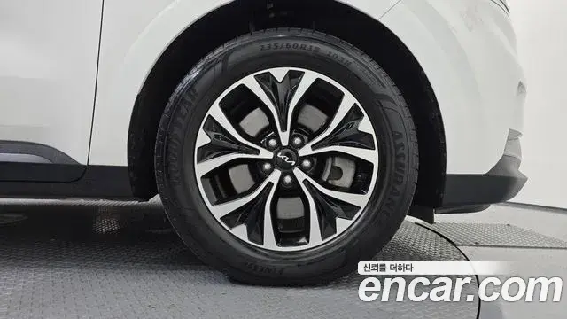 Kia Carnival 2022 — Şəkil 17/37
