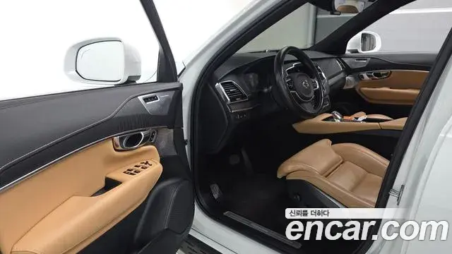 Volvo XC90 2022 — Фото 8/20