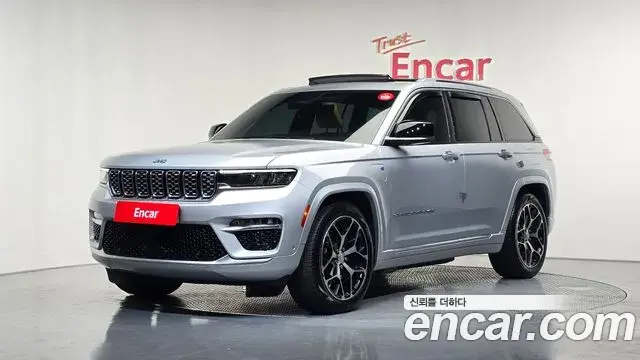 Jeep Grand Cherokee 2023 — Photo 26/33