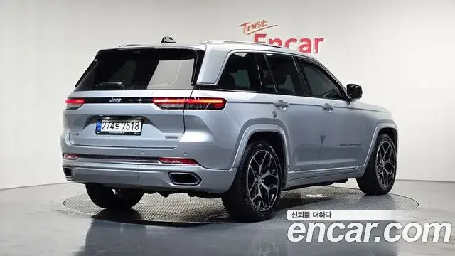 Jeep Grand Cherokee 2023 — Photo 27/33