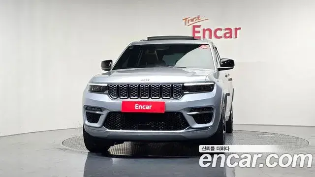 Jeep Grand Cherokee 2023 — Photo 14/33