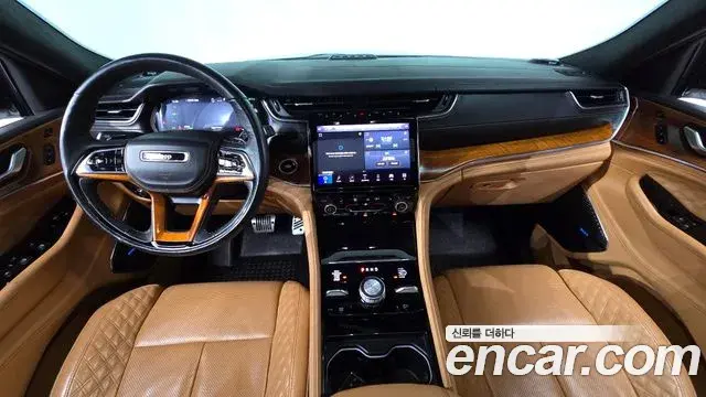 Jeep Grand Cherokee 2023 — Photo 17/33