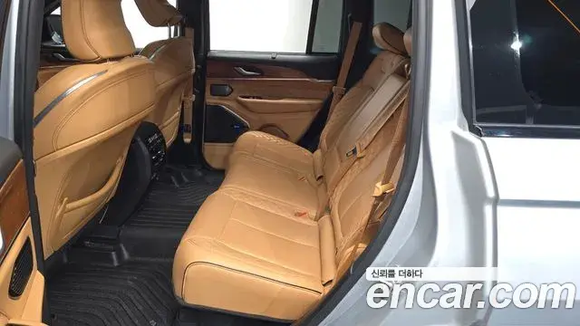 Jeep Grand Cherokee 2023 — Photo 19/33