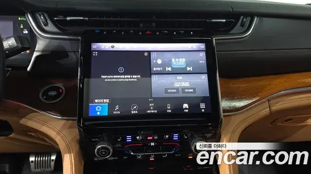 Jeep Grand Cherokee 2023 — Photo 28/33