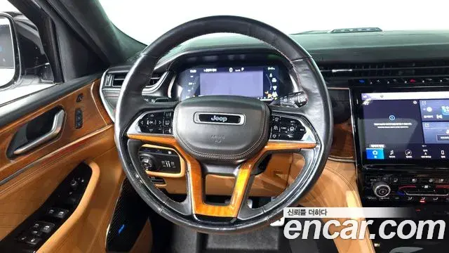 Jeep Grand Cherokee 2023 — Photo 30/33