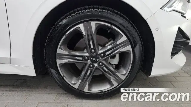 Kia K5 2023 — Şəkil 22/30