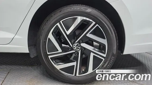 Volkswagen Jetta 2023 — Photo 29/31