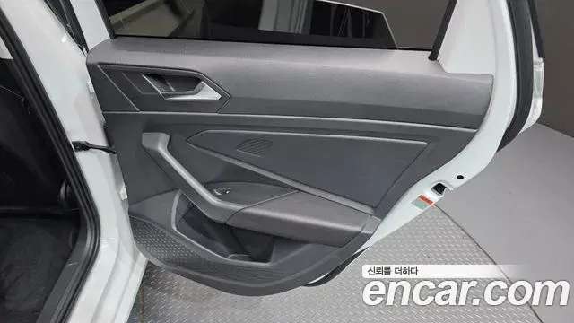 Volkswagen Jetta 2023 — Photo 8/31