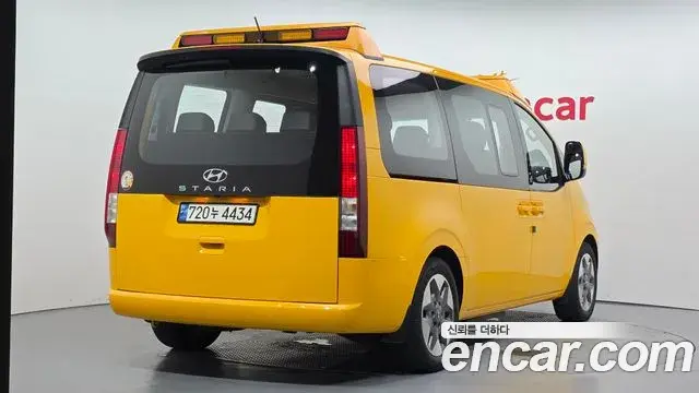 Hyundai Staria 2023 — Фото 2/20