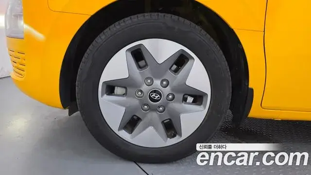 Hyundai Staria 2023 — Фото 5/20