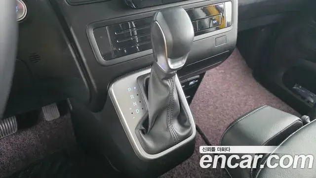 Hyundai Staria 2023 — Фото 9/20