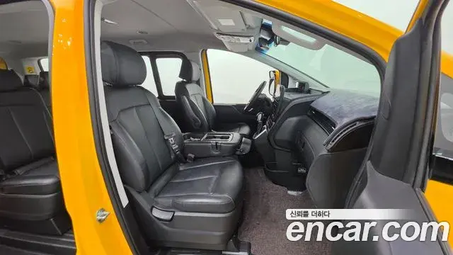 Hyundai Staria 2023 — Фото 10/20