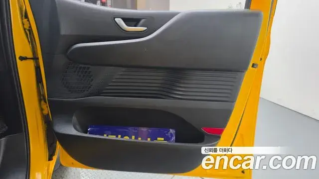 Hyundai Staria 2023 — ფოტო 31/33