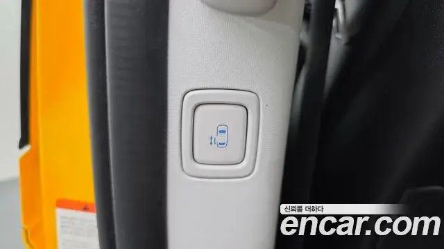 Hyundai Staria 2023 — ფოტო 28/33