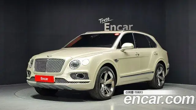 Bentley Bentayga 2018 — Photo 8/20