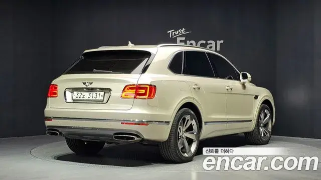 Bentley Bentayga 2018 — Photo 17/20