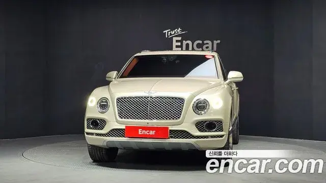Bentley Bentayga 2018 — Photo 19/20