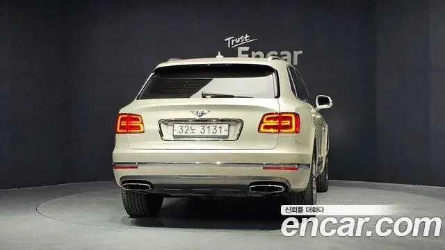 Bentley Bentayga 2018 — Photo 2/20