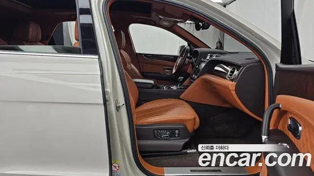 Bentley Bentayga 2018 — Photo 13/20