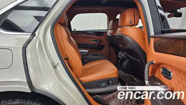 Bentley Bentayga 2018 — Photo 10/20