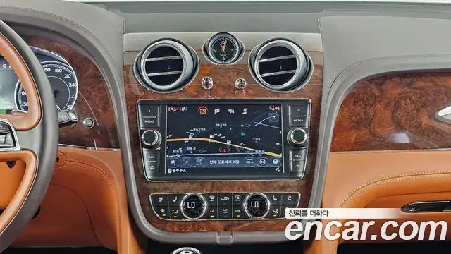 Bentley Bentayga 2018 — Photo 3/20