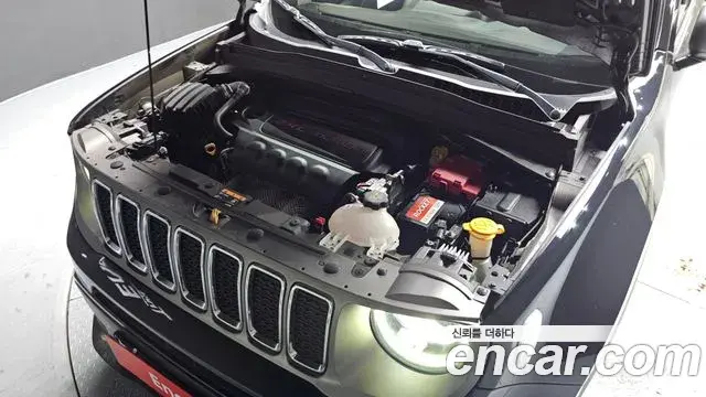Jeep Renegade 2021 — ფოტო 30/30