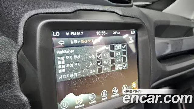 Jeep Renegade 2021 — ფოტო 16/30