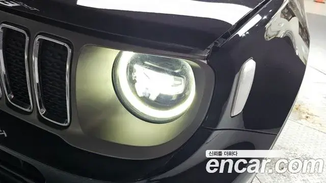 Jeep Renegade 2021 — ფოტო 15/30
