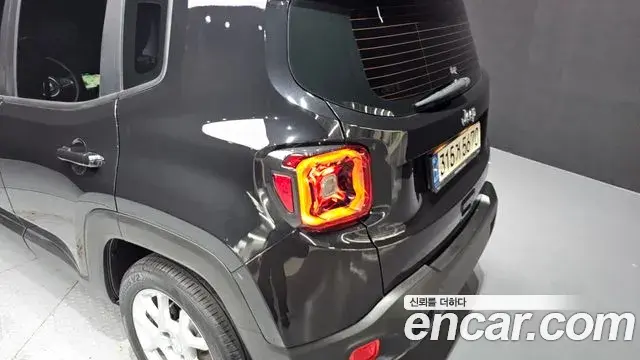Jeep Renegade 2021 — ფოტო 7/30